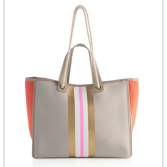 Shiraleah Neoprene Beach Tote - Picture 3 of 10